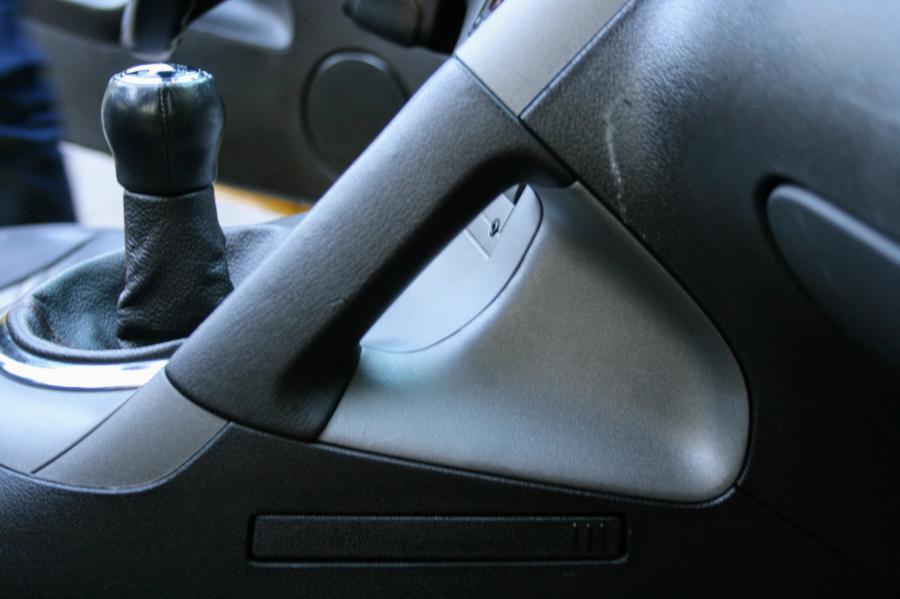 Детали интерьера Pontiac Solstice GXP 2008 года  (фото 37 из 68)